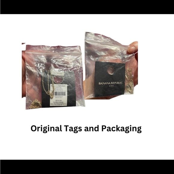 Authentic Banana Republic Golden Necklace (shocker style). - Picture 5 of 10